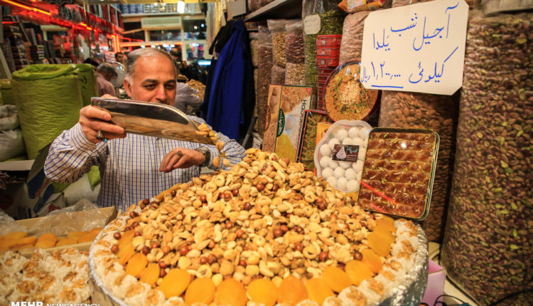 Iranians-Getting-Prepared-to-Celebrate-Yalda-Night-6